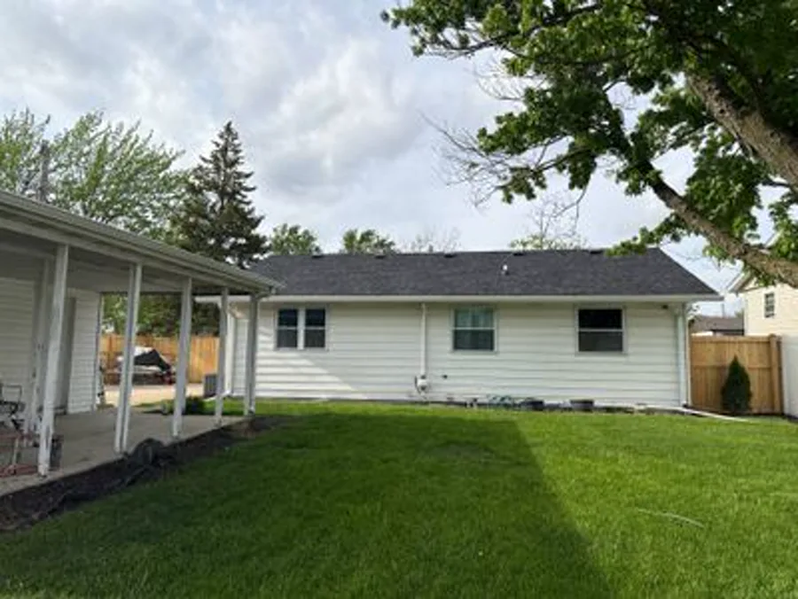 A new asphalt shingle roof on an Orland Hills home