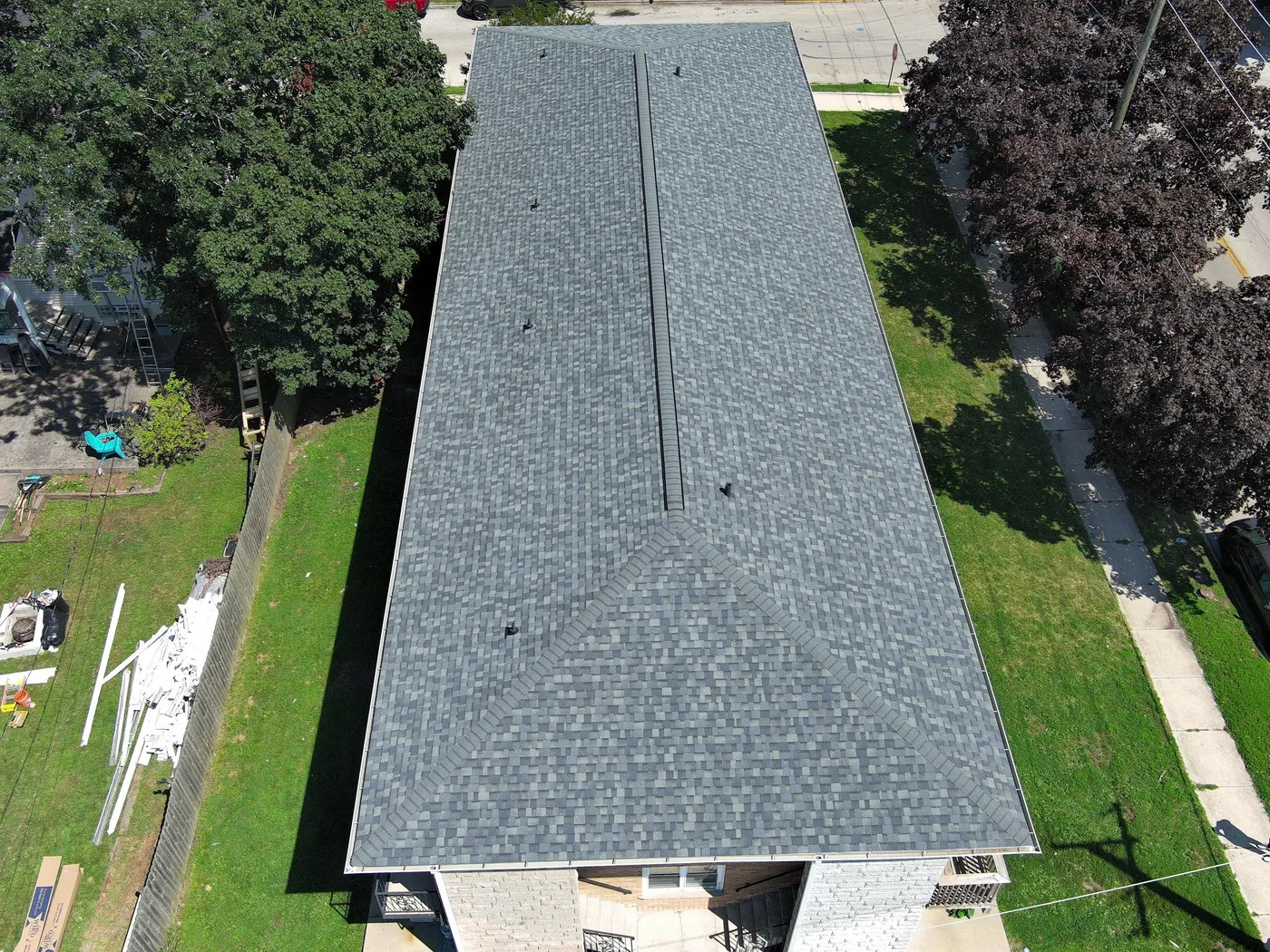 New Owens Corning architectural shingle roof on the Kankakee multifamily building after the storm restoration