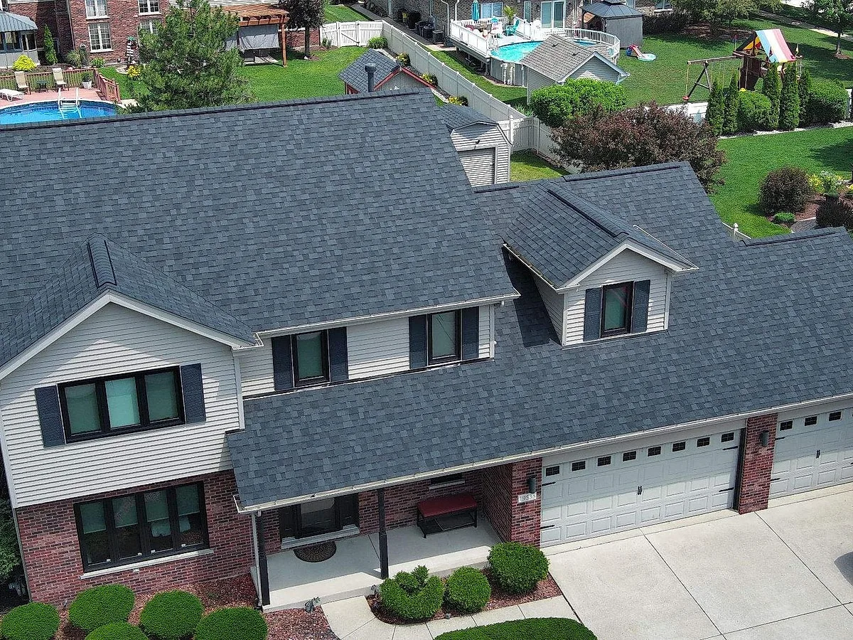 New Onyx Black architectural shingle roof on the Marshall's Mokena home