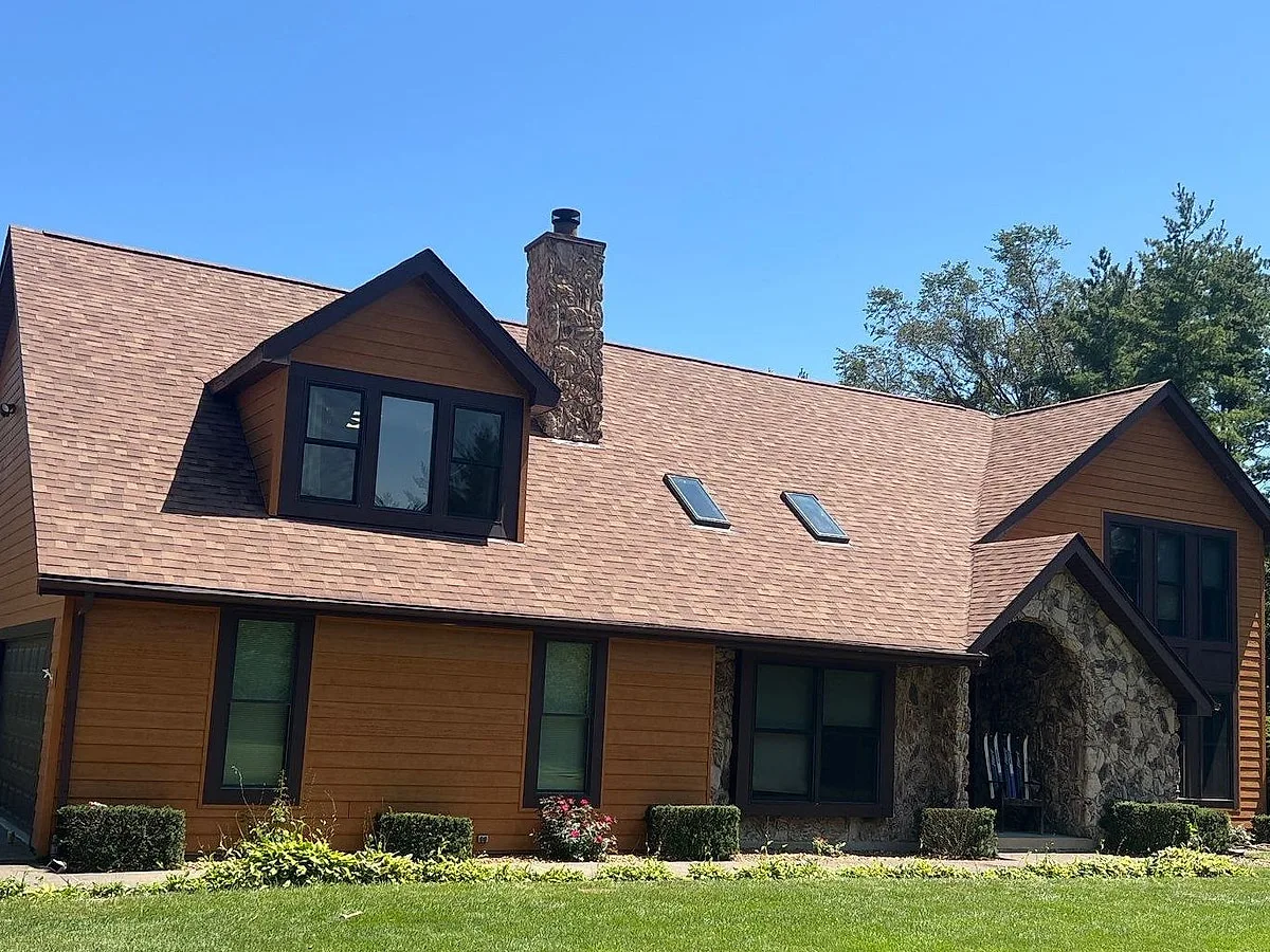 New Lenox home with a new architectural shingle roof installed by Americanstruction