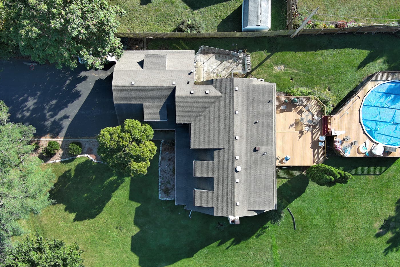 Completed architectural shingle roof on a custom home by Americanstruction