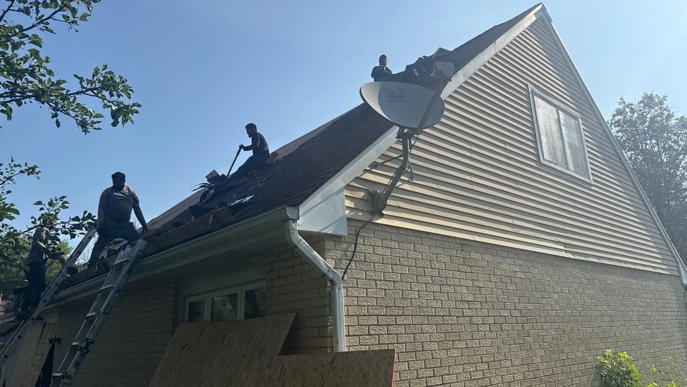 Americanstruction crew installing siding panels on a Chicago suburban home